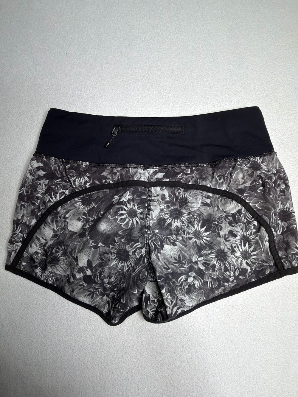 Lululemon Run Times Short *4-way stretch•
Flowabunga Black Angel Wing / Black - Picture 5 of 13